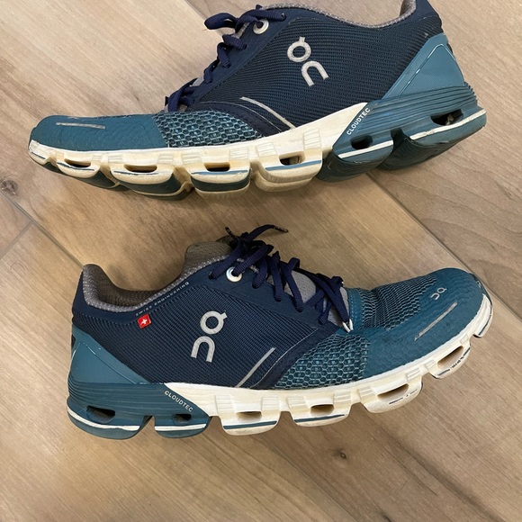 On Cloud running blue 7.5 great used condition - Picture 4 of 8